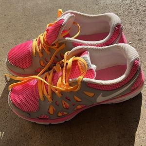 nike kids sneakers size 6y pink/yellow